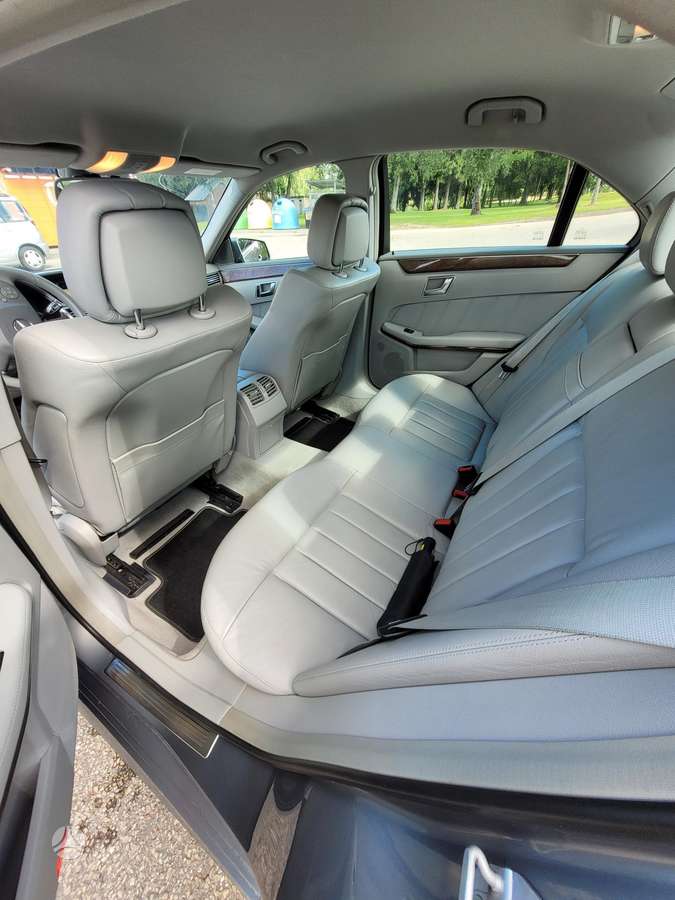 Mercedes-Benz E300, 3.0 l., Седан