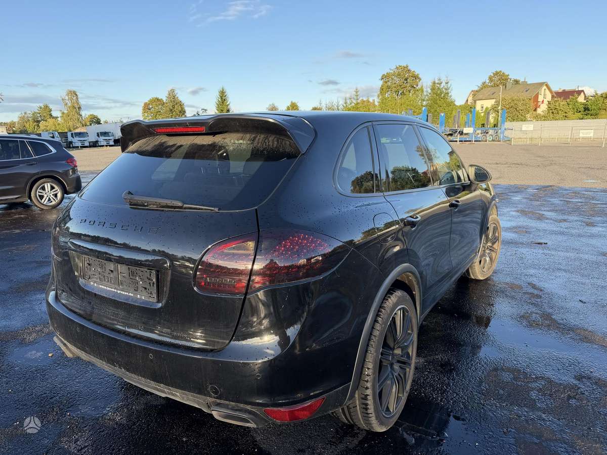 Porsche Cayenne - 3