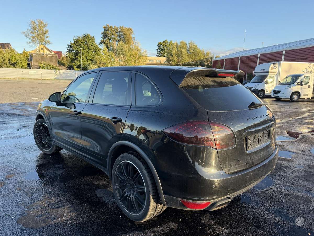 Porsche Cayenne - 4