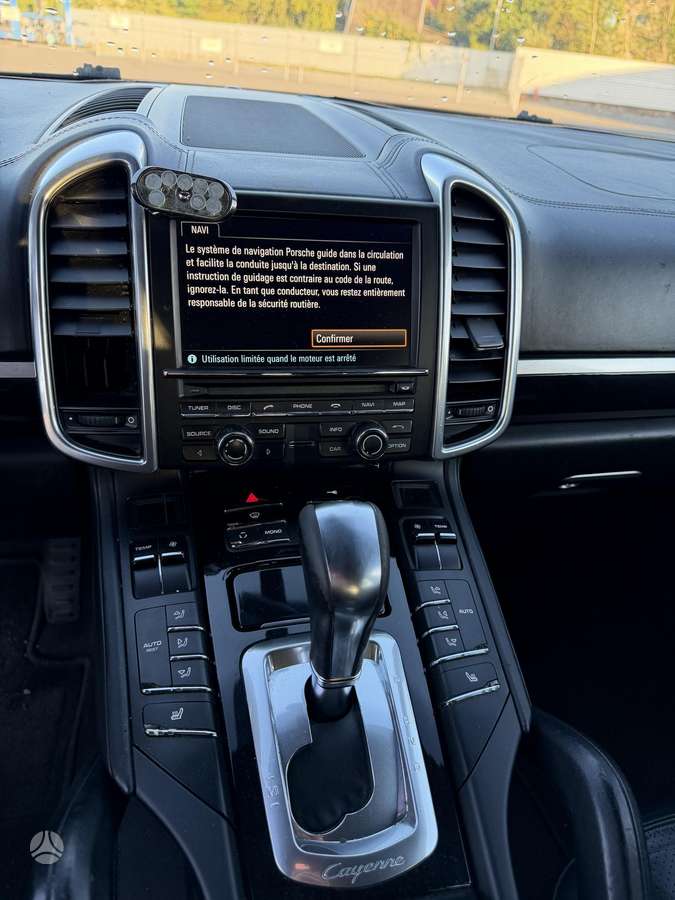 Porsche Cayenne - 8