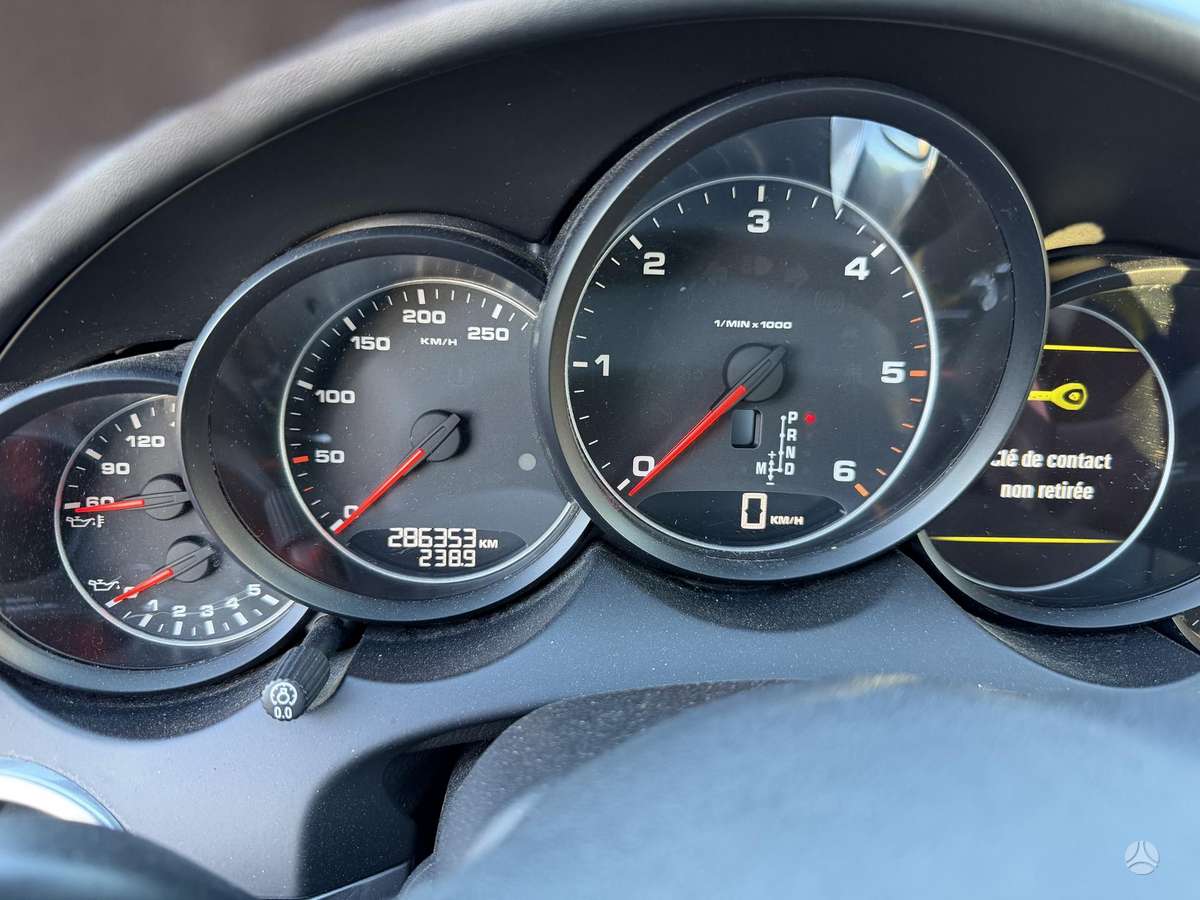 Porsche Cayenne - 9