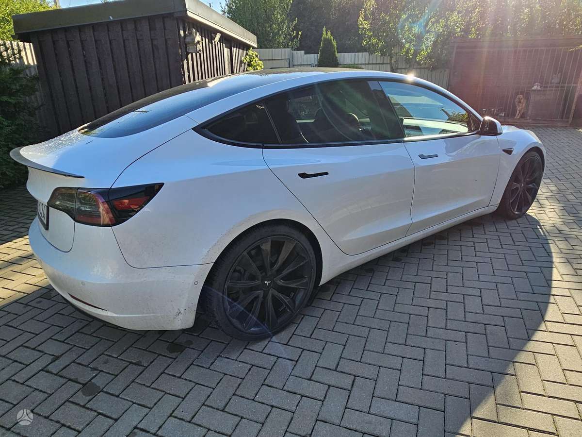 Tesla Model 3, 60 кВт·ч, Седан