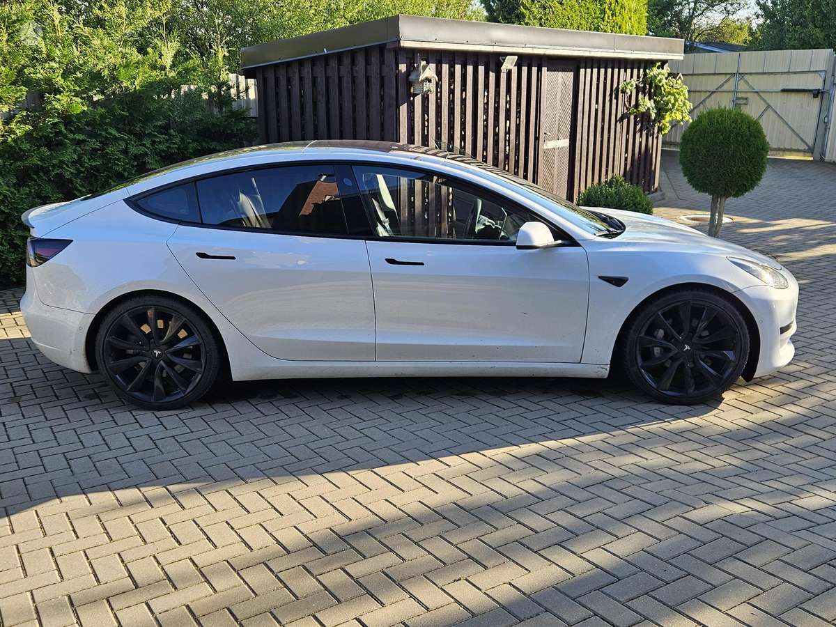 Tesla Model 3 - 7