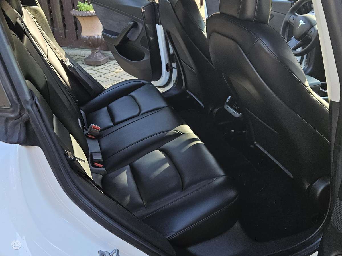 Tesla Model 3 - 9