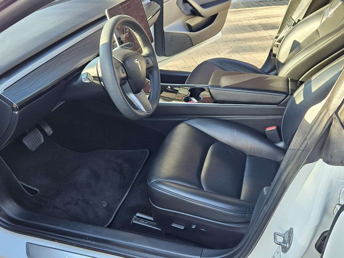 Tesla Model 3, 60 кВт·ч, Седан