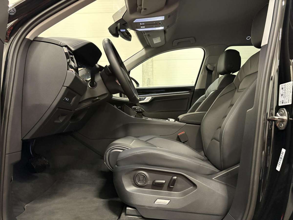 Volkswagen Touareg - 12