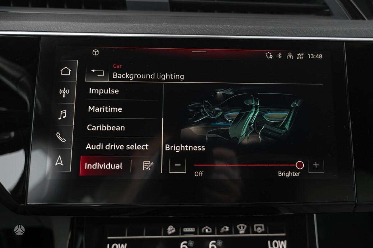 Audi e-tron, visureigis / krosoveris