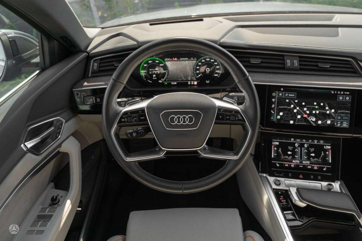 Audi e-tron, visureigis / krosoveris