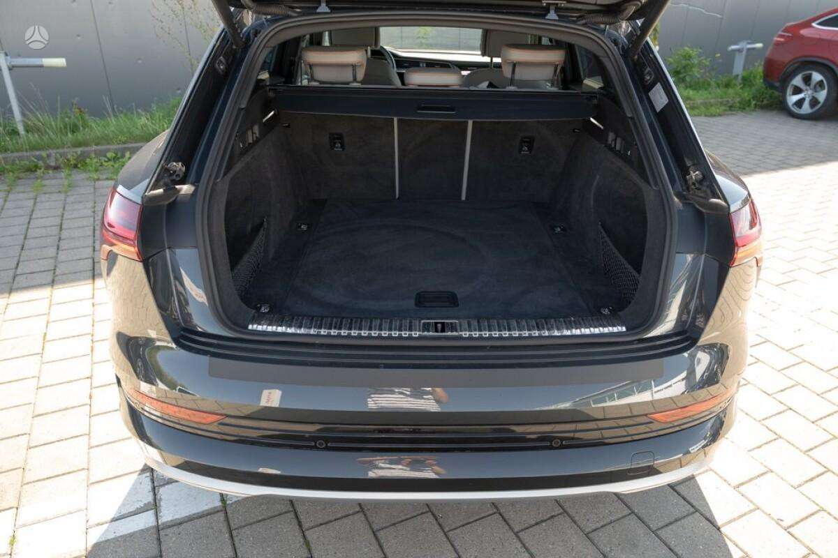 Audi e-tron, visureigis / krosoveris