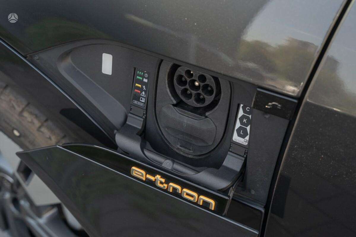 Audi e-tron, visureigis / krosoveris