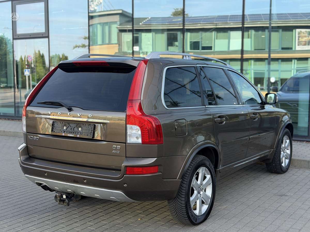 Volvo XC90, 2.4 l., off-road / crossover