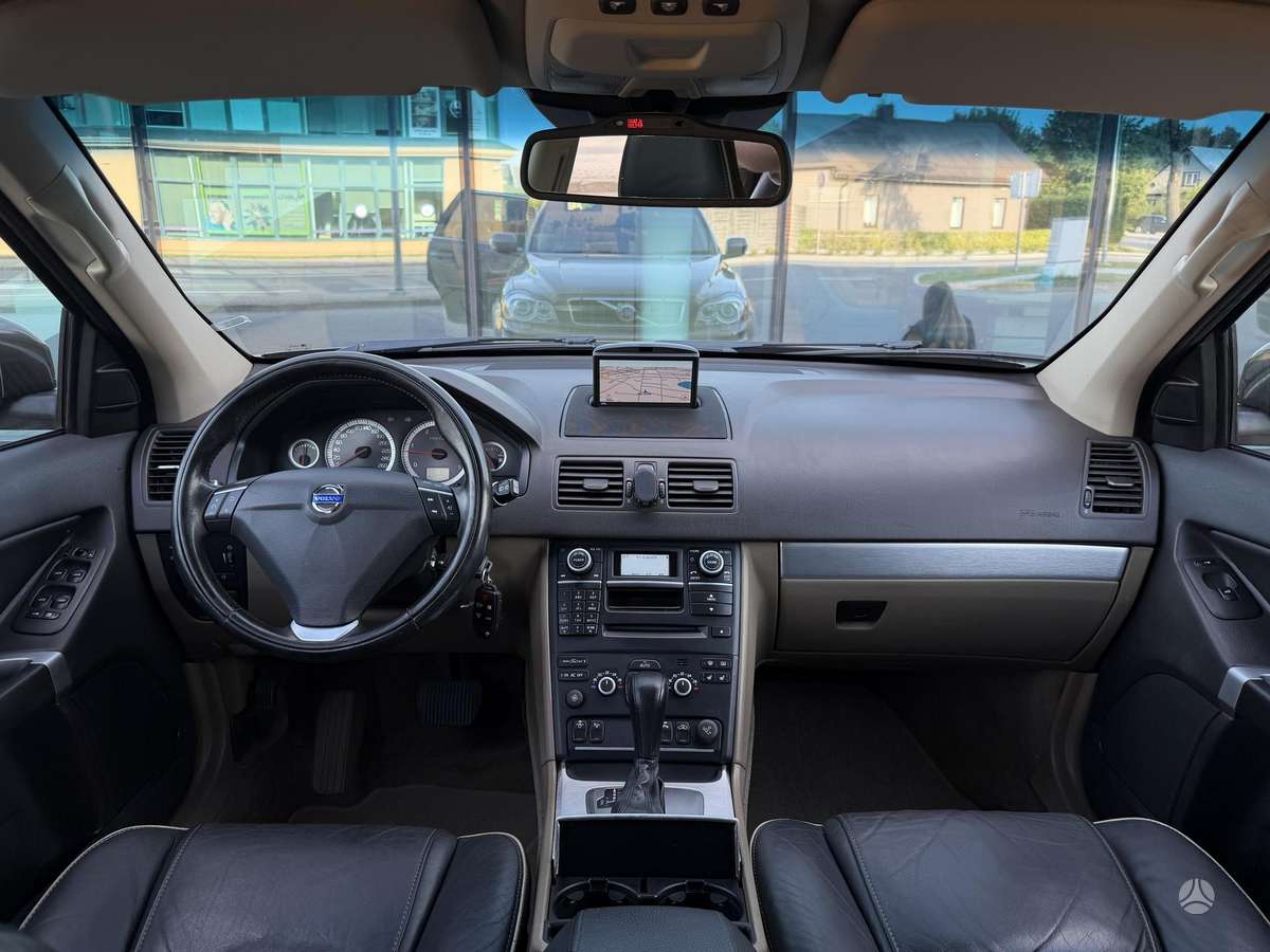 Volvo XC90, 2.4 l., off-road / crossover