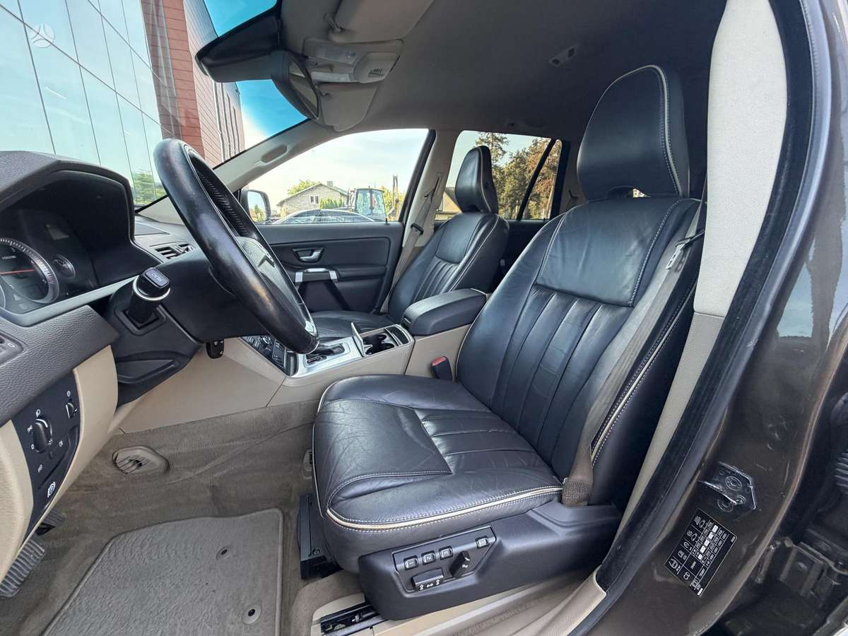 Volvo XC90, 2.4 l., off-road / crossover