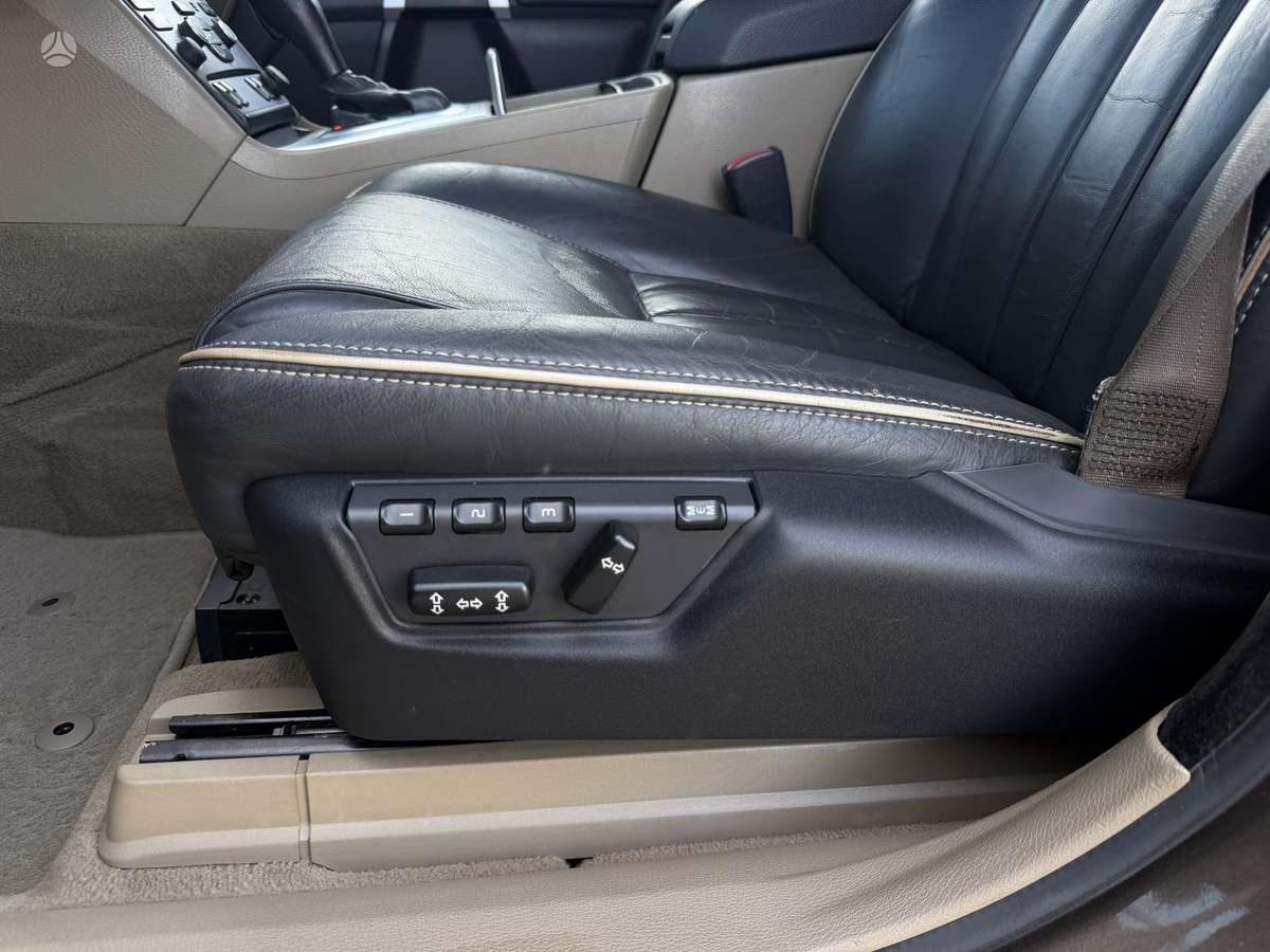 Volvo XC90, 2.4 l., off-road / crossover
