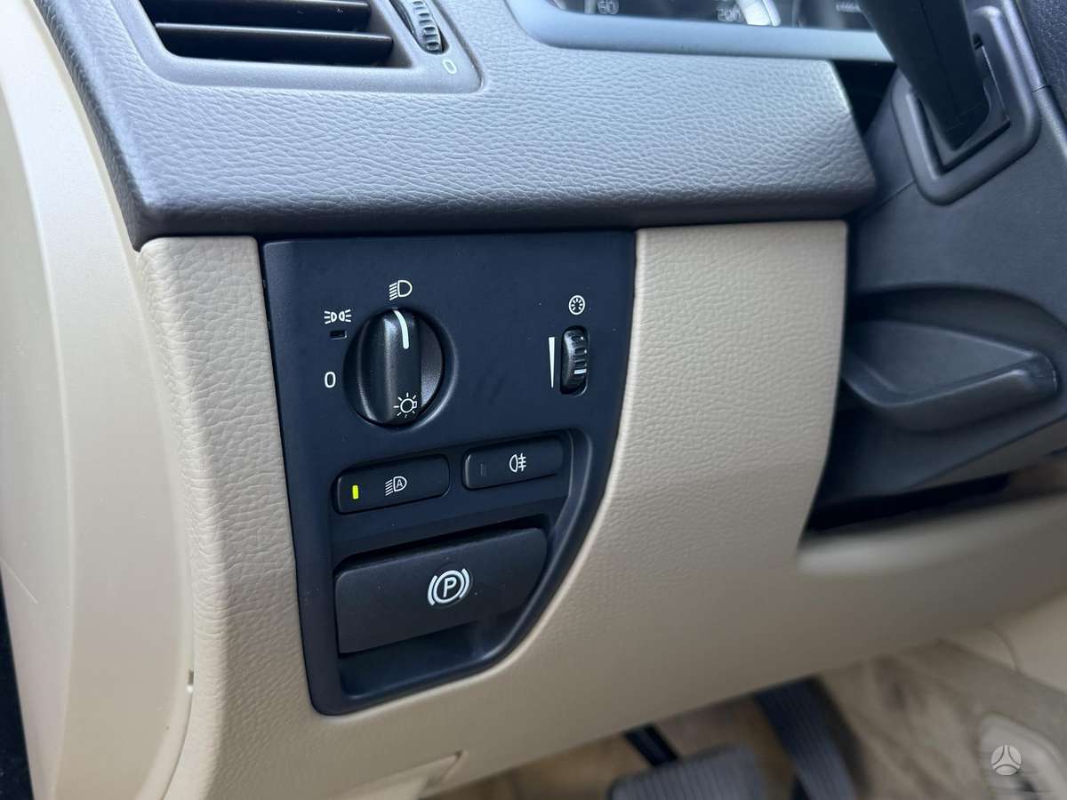 Volvo XC90, 2.4 l., off-road / crossover