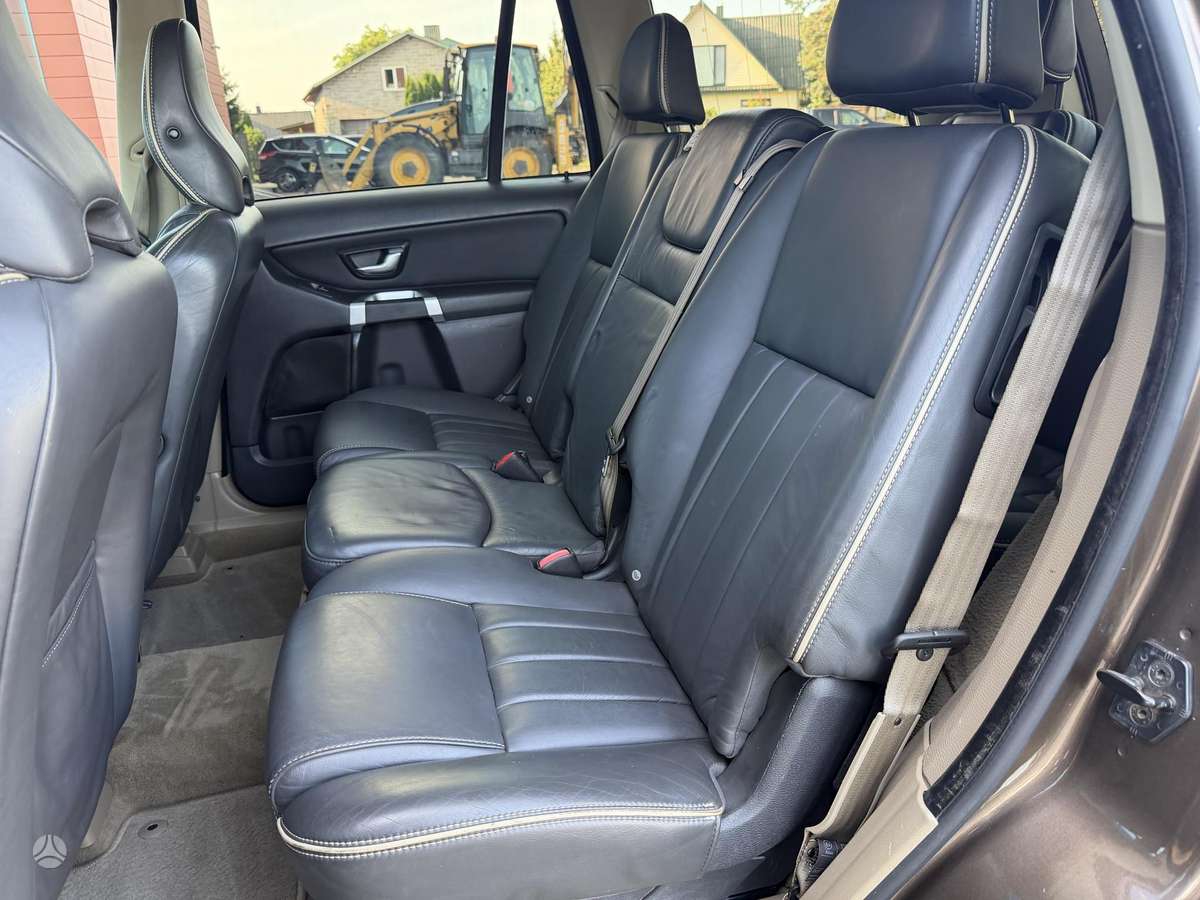 Volvo XC90, 2.4 l., off-road / crossover