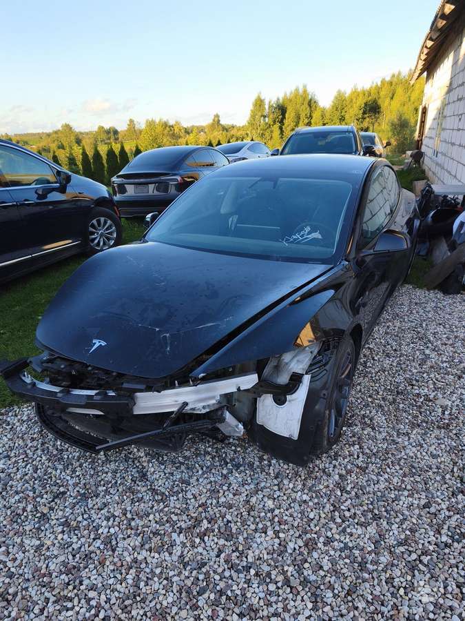 Tesla Model 3 - 2