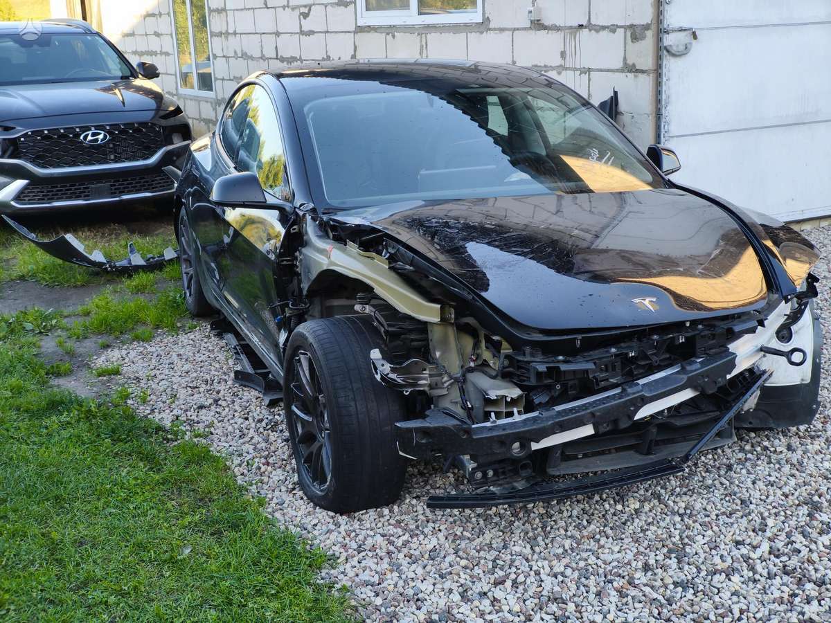 Tesla Model 3 - 3