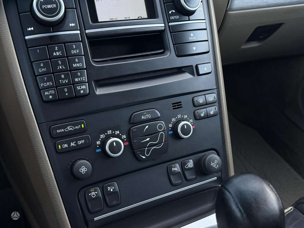 Volvo XC90, 2.4 l., off-road / crossover