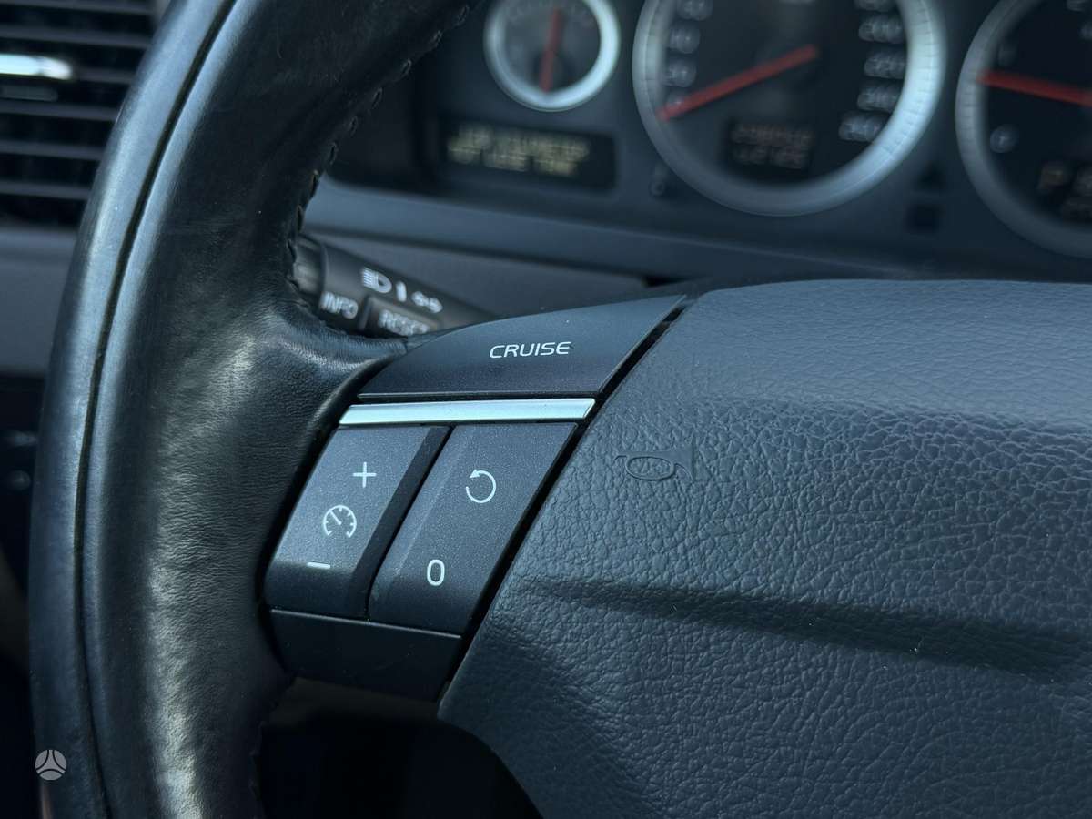 Volvo XC90, 2.4 l., off-road / crossover