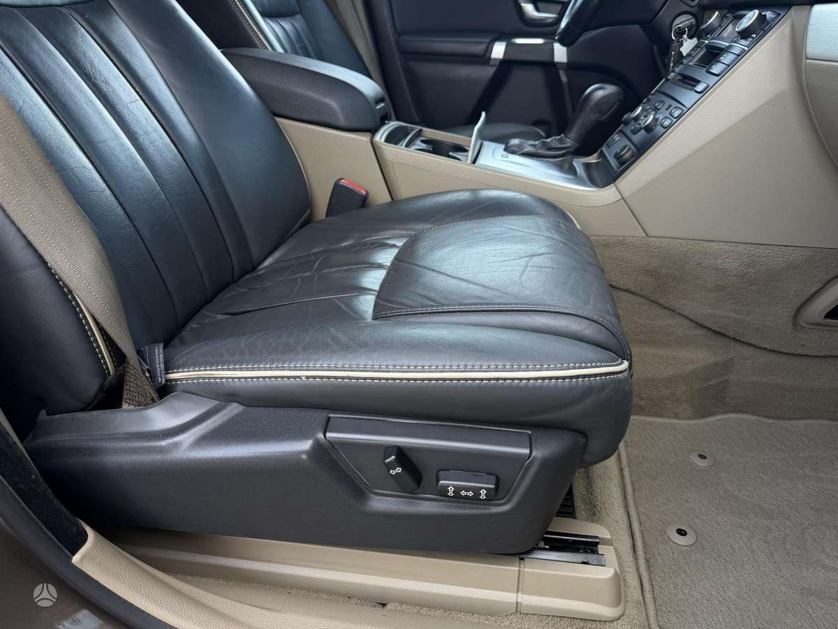 Volvo XC90, 2.4 l., off-road / crossover