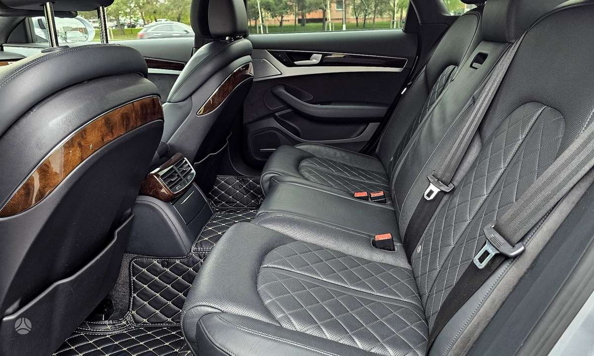 Audi A8, 4.0 l., saloon / sedan