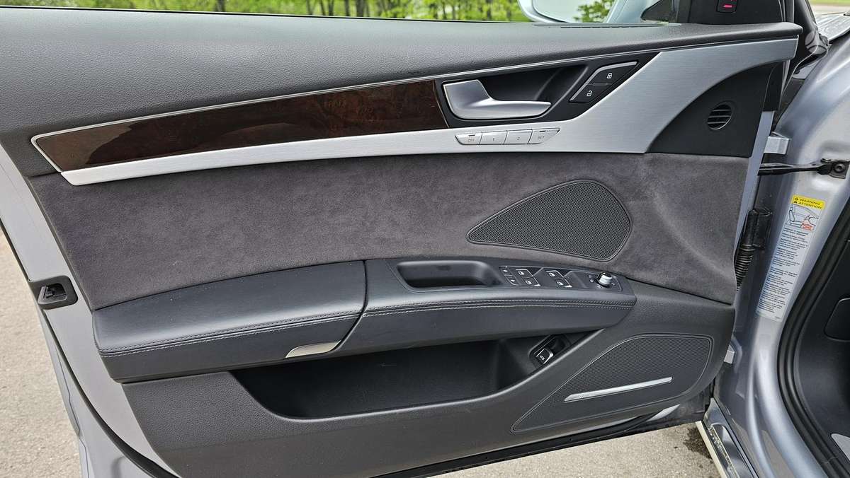 Audi A8, 4.0 l., saloon / sedan