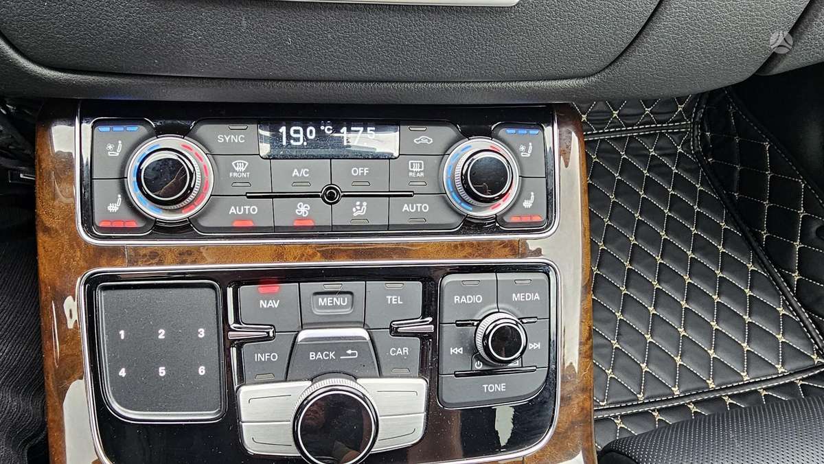 Audi A8, 4.0 l., saloon / sedan