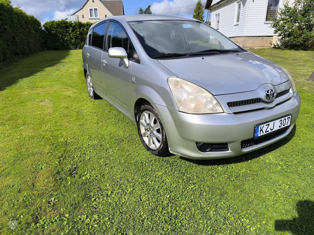 Toyota Corolla Verso - 3
