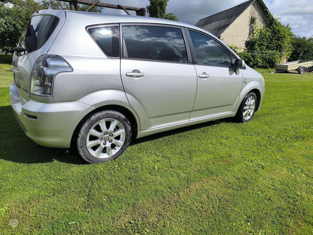 Toyota Corolla Verso - 4