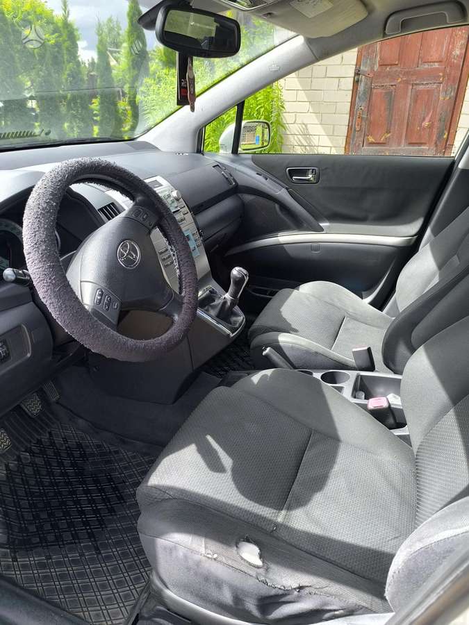 Toyota Corolla Verso - 8