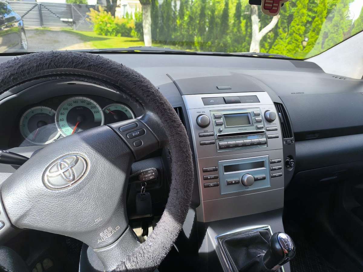Toyota Corolla Verso - 9