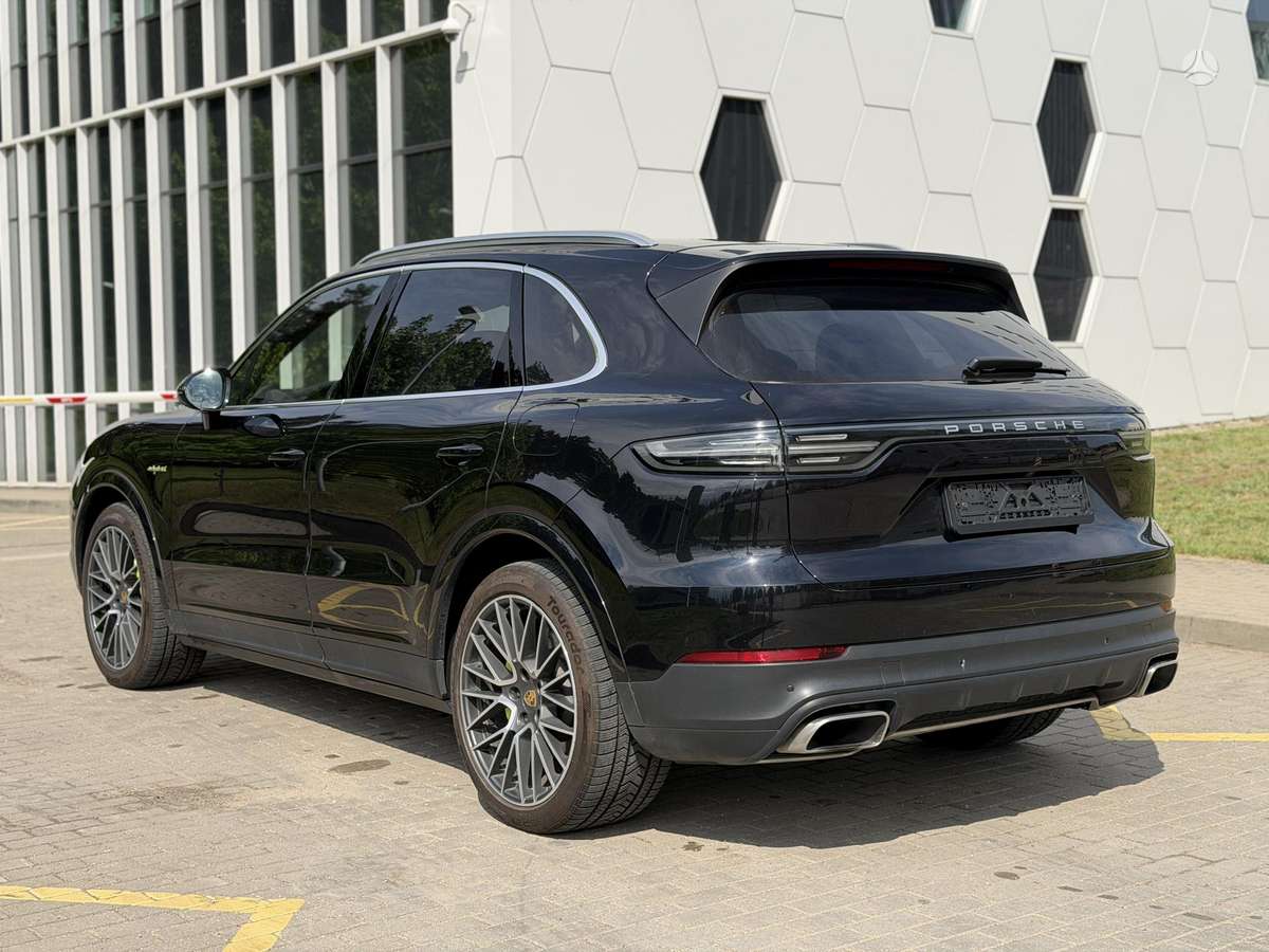 Porsche Cayenne - 6