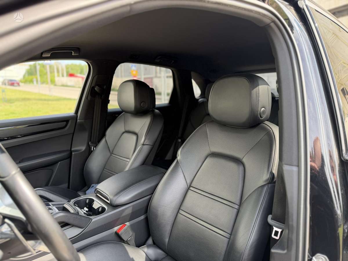 Porsche Cayenne - 8