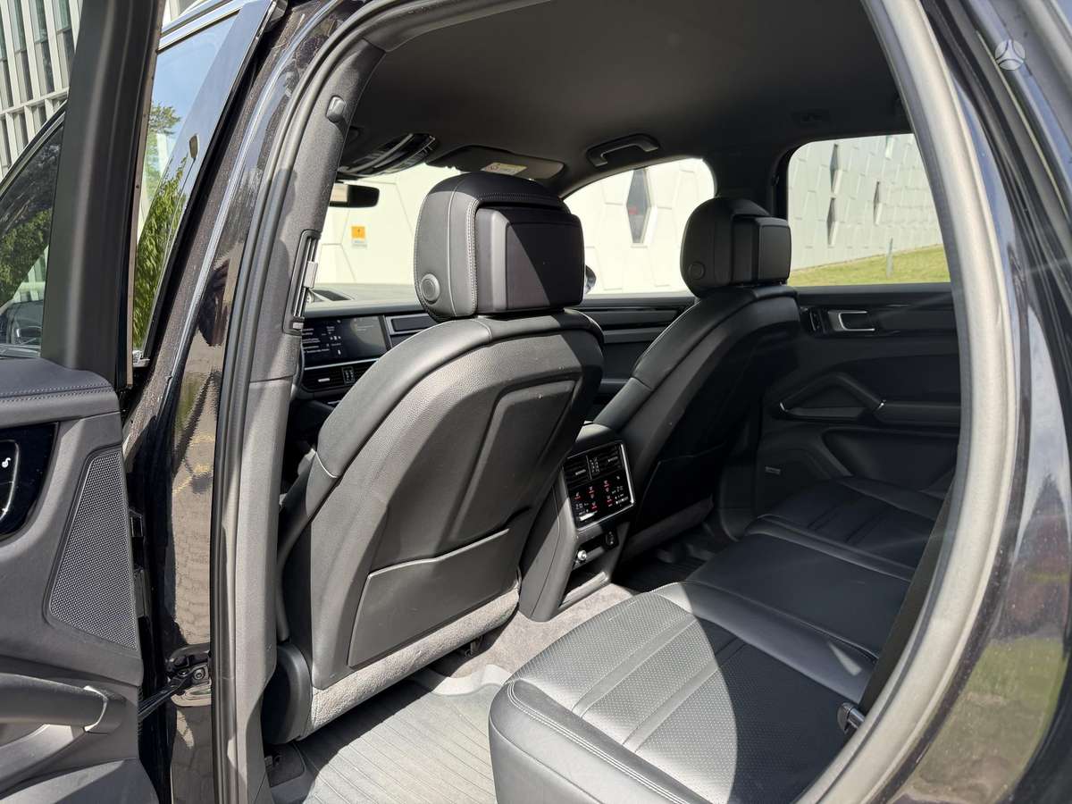Porsche Cayenne - 11