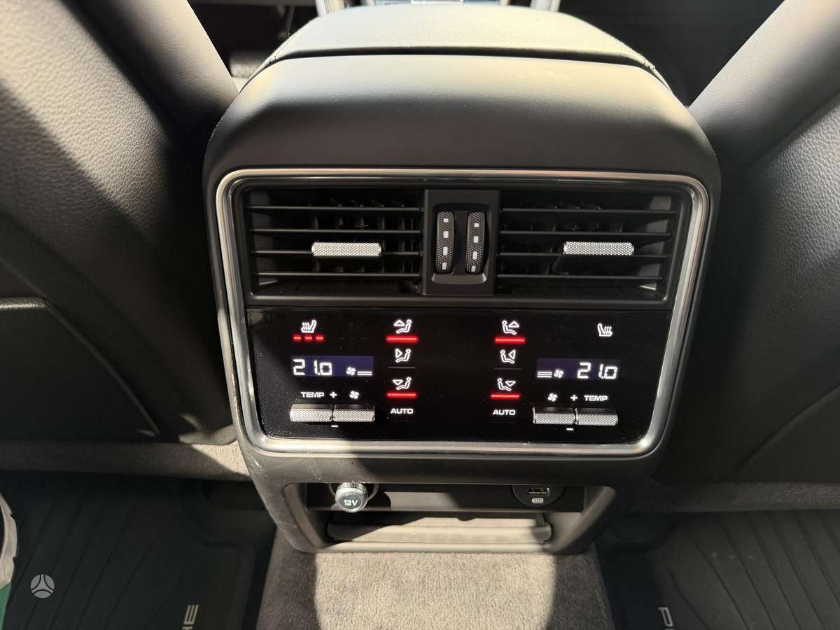 Porsche Cayenne - 12