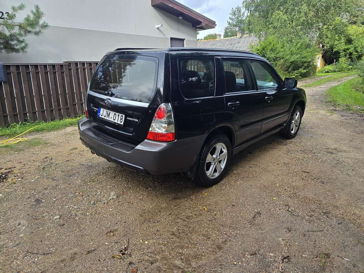 Subaru Forester, 2.0 l., off-road / crossover
