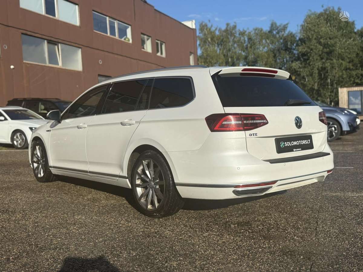 Volkswagen Passat - 4