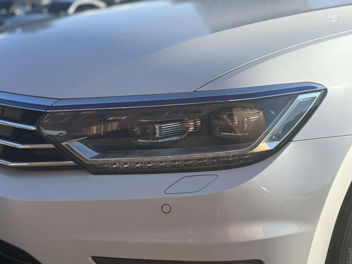 Volkswagen Passat - 12