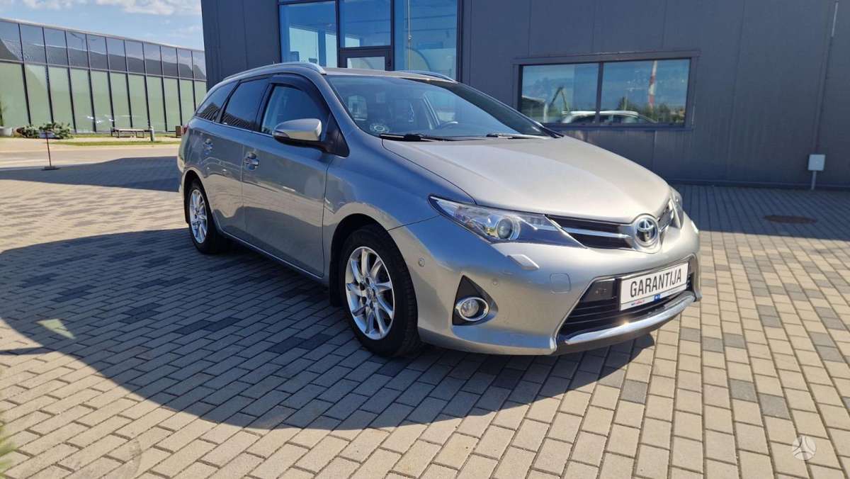 Toyota Auris - 1