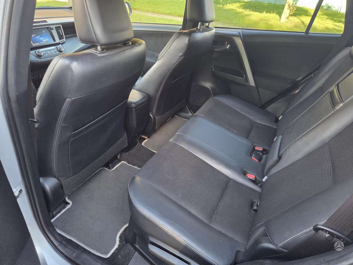 Toyota RAV4 - 8