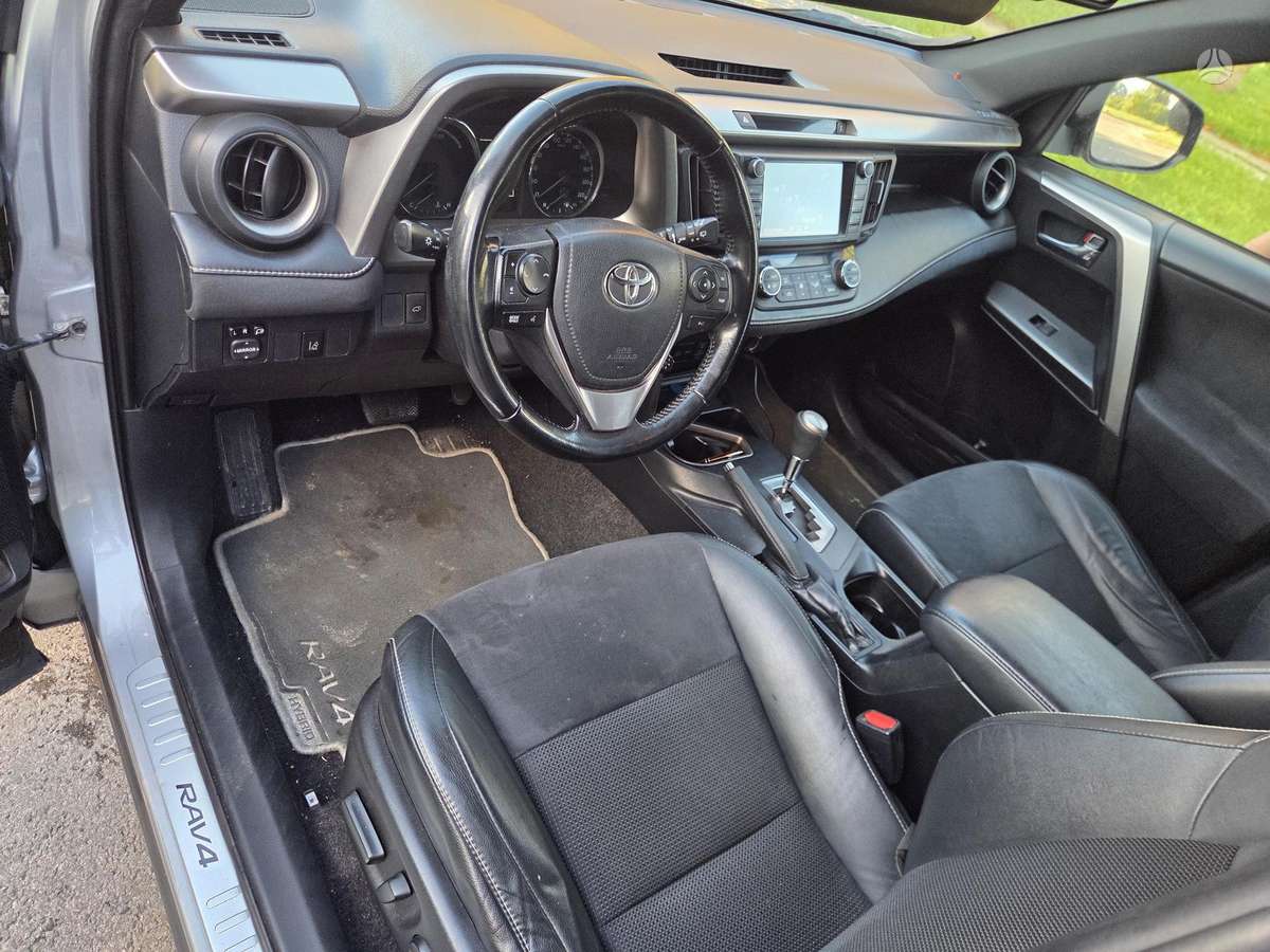 Toyota RAV4 - 9