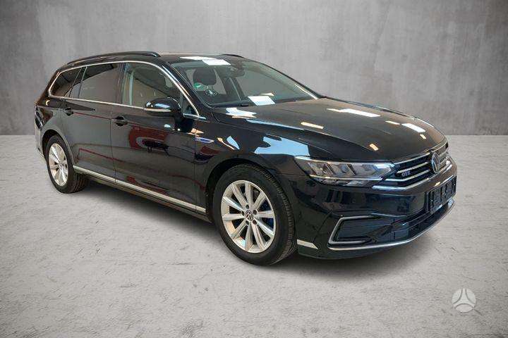 Volkswagen Passat - 1