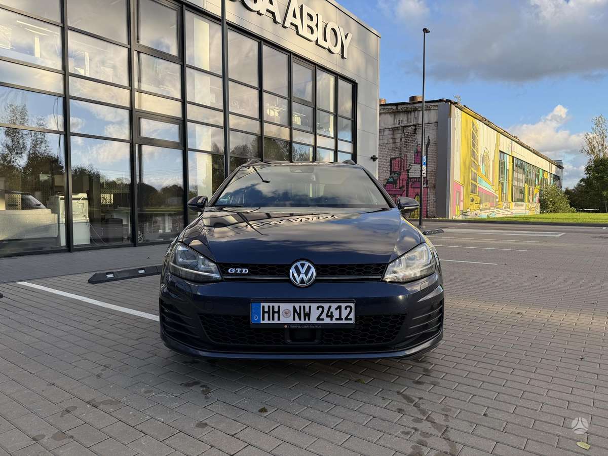 Volkswagen Golf - 2