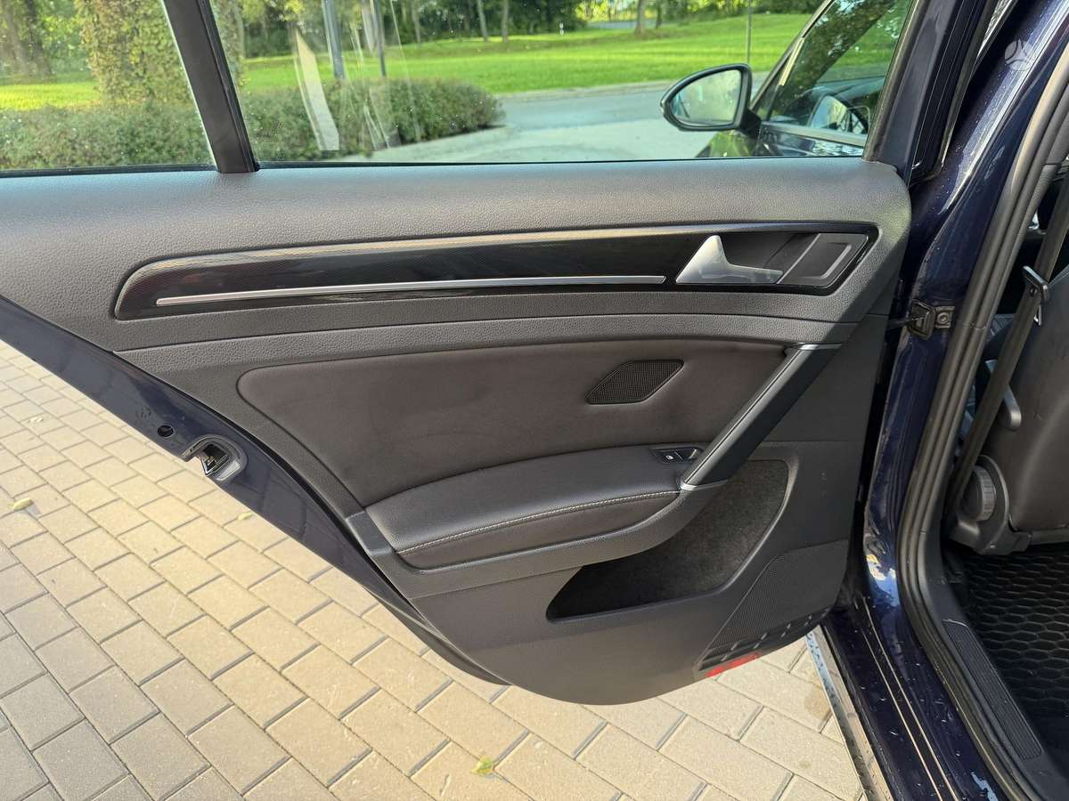 Volkswagen Golf - 11