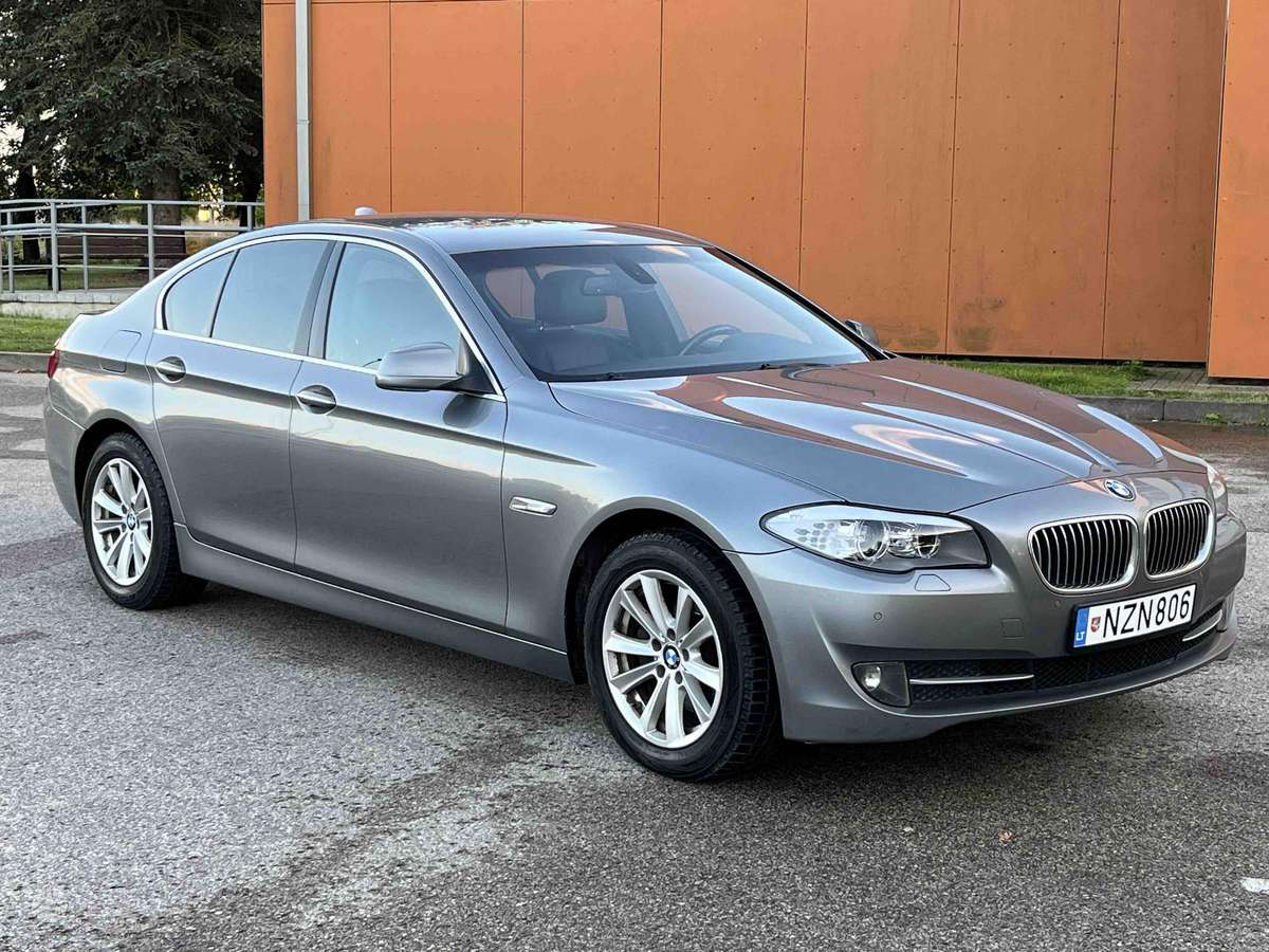 BMW 520, saloon / sedan