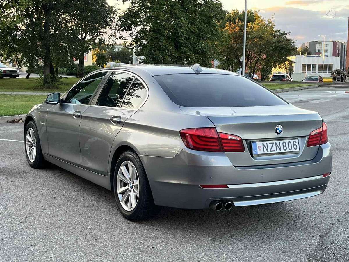 BMW 520, saloon / sedan