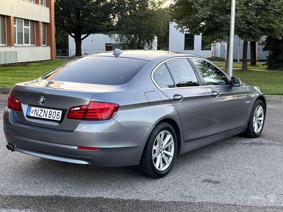BMW 520, saloon / sedan