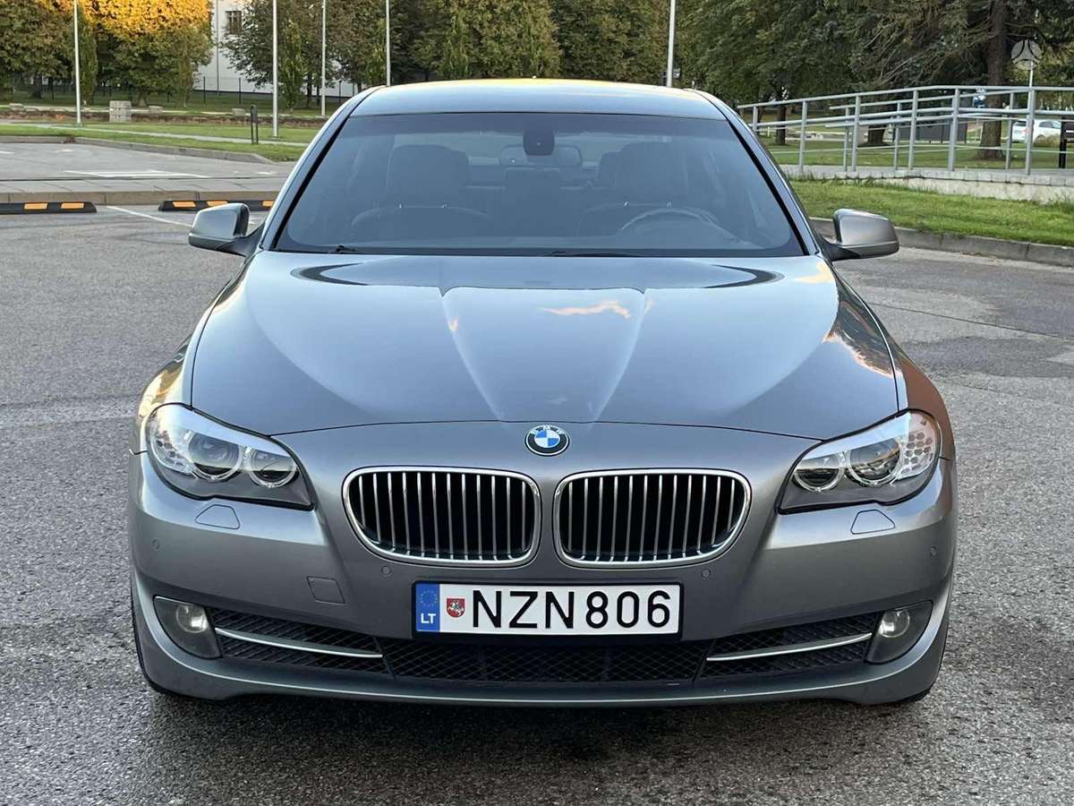 BMW 520, saloon / sedan