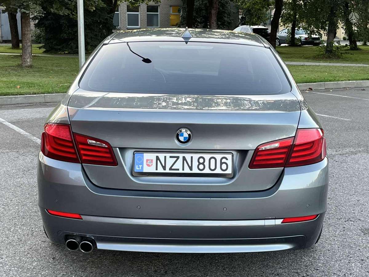 BMW 520, saloon / sedan